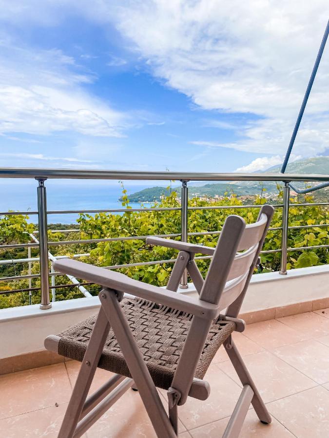 Elea Guesthouse Himare Exterior photo