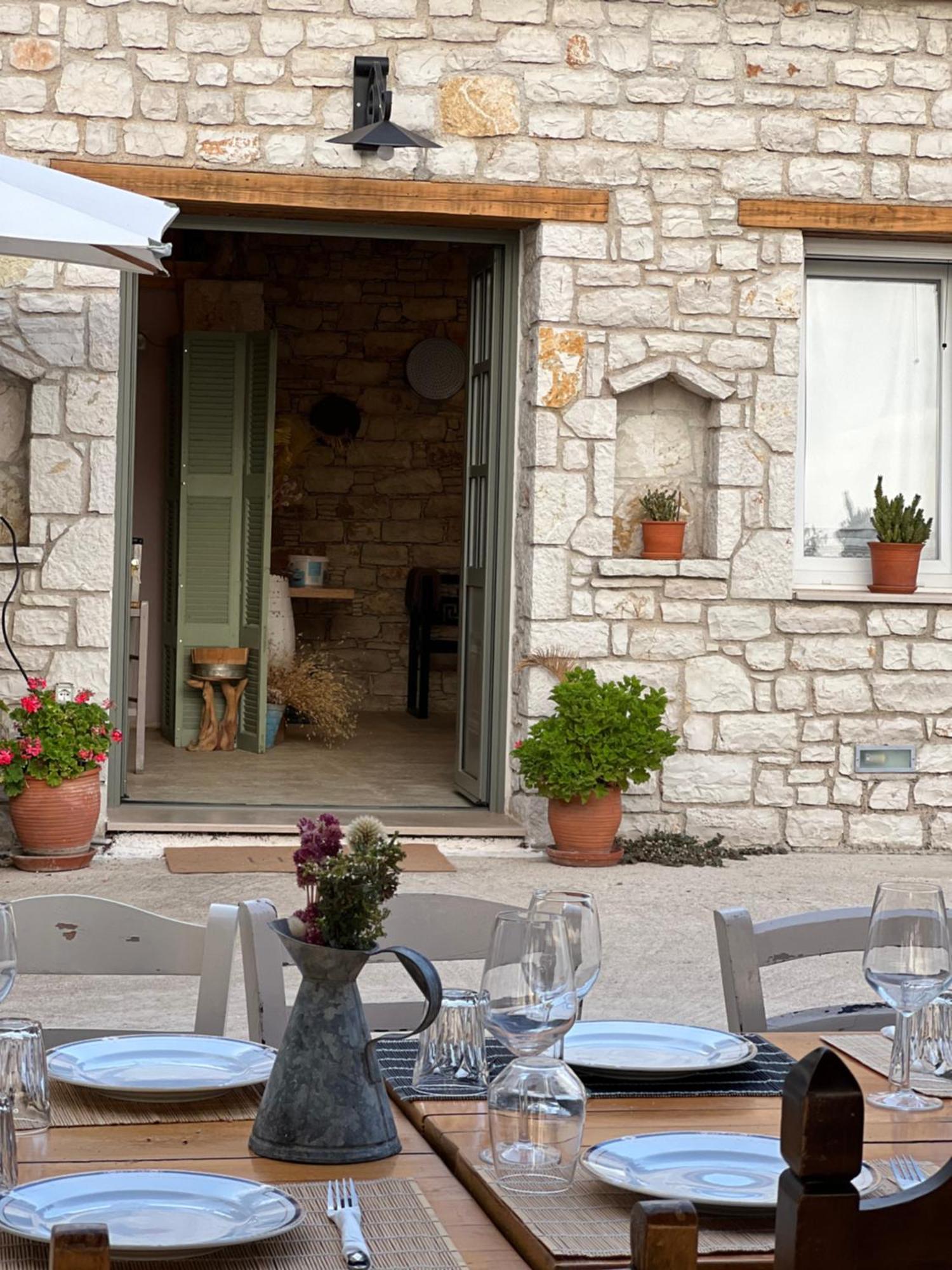 Elea Guesthouse Himare Exterior photo